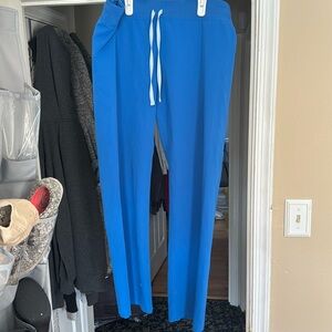 Women’s figs scrubs size large